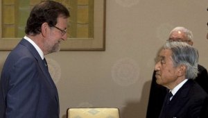 Gobernante saluda a emperador japonés