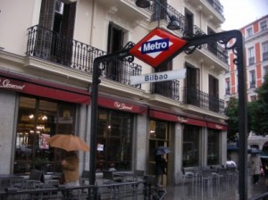 Fachada del histórico café Comercial en Madrid , en el que Lucas Ubiese y Anselmo Carretero realizaron la primera parada al regreso de éste del exilio en México. 