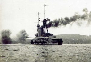 El acorazado España, en poder de los franquistas, acabo en el fondo del mar frente a la costa de Santander. Chocó con las minas que iba soltando el destructor Velasco, también en manos de los sublevados y fue bombardeado por Borrajo desde su fragil Breguet