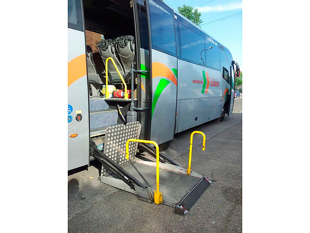 autocares_cubero_autobus_adaptado_elevador