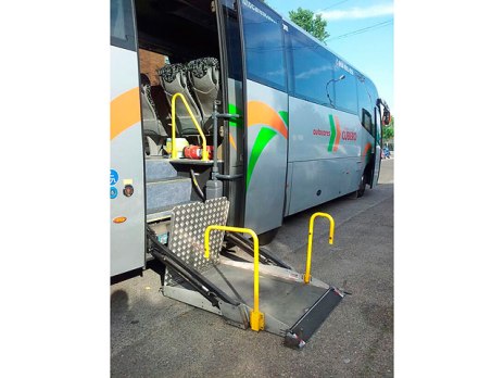 autocares_cubero_autobus_adaptado_elevador