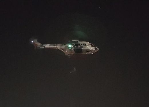 helicóptero nocturno