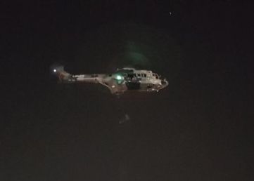 helicóptero nocturno