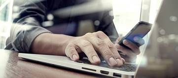 periodista escribiendo 2